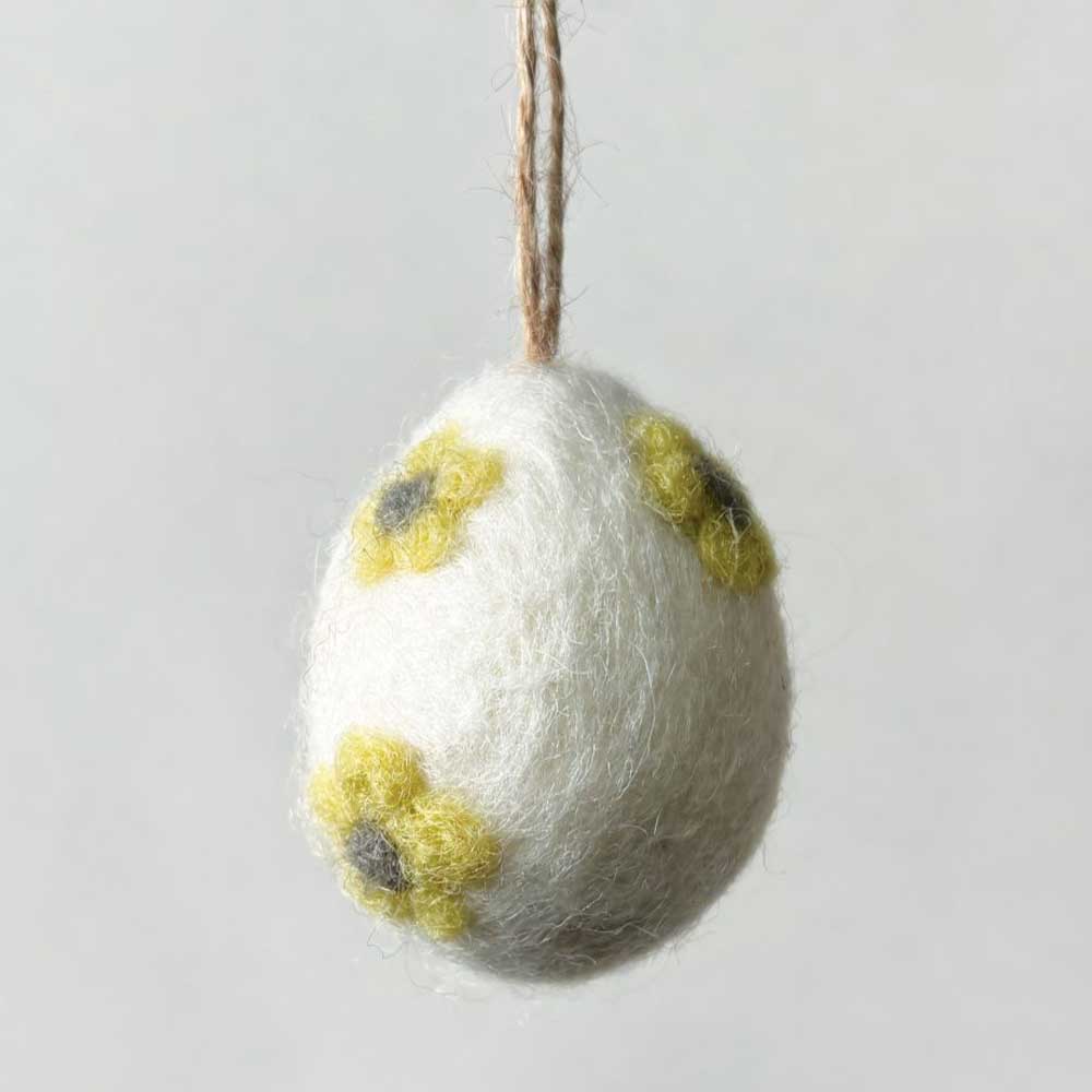 Pretty Daisies | Small Hanging Felt Egg | Easter Decoration | 4cm Tall