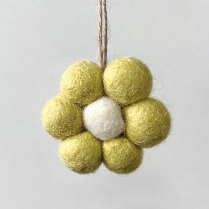 Small Daisy Hanging Felt Ornament | Natural Easter Decoration | 4.5cm Wide