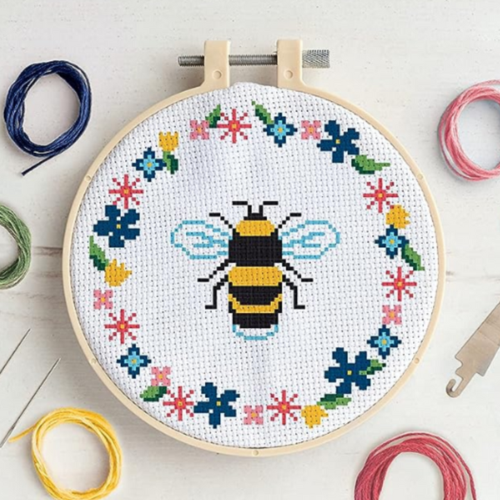 Buzzy Bee | Complete Cross Stitch Kit | 20cm Hoop